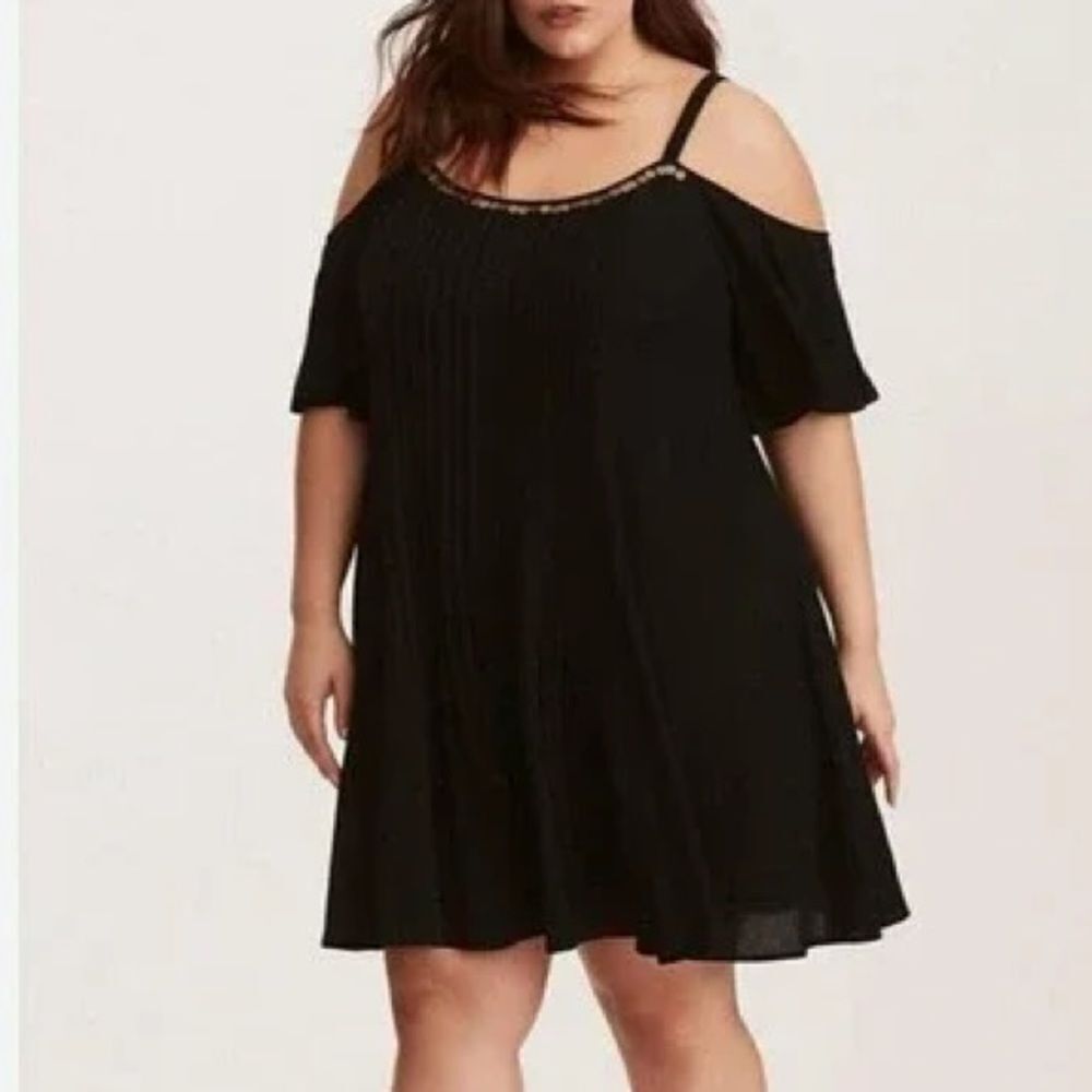 TORRID Women's 1X Plus Black Mini Gauze Cold Shoulder Trapeze Dress Sequin Trim - Picture 9 of 10